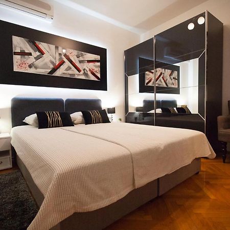 Apartman Aurelius - Private Parking Osijek Exterior foto