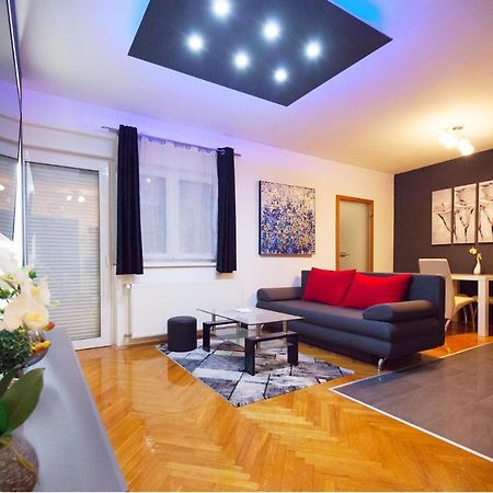 Apartman Aurelius - Private Parking Osijek Exterior foto