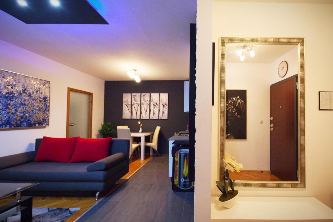 Apartman Aurelius - Private Parking Osijek Exterior foto